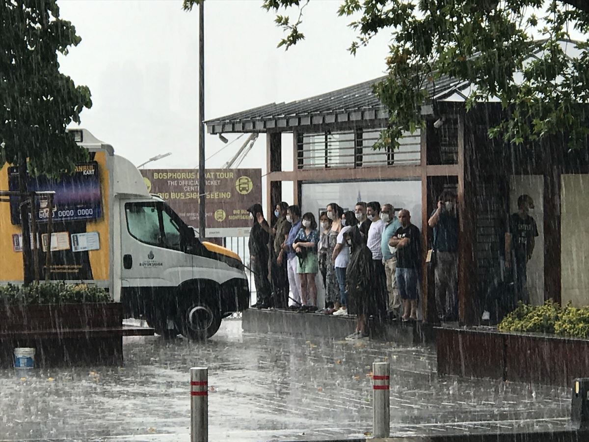 İstanbul'da sağanak etkili oldu