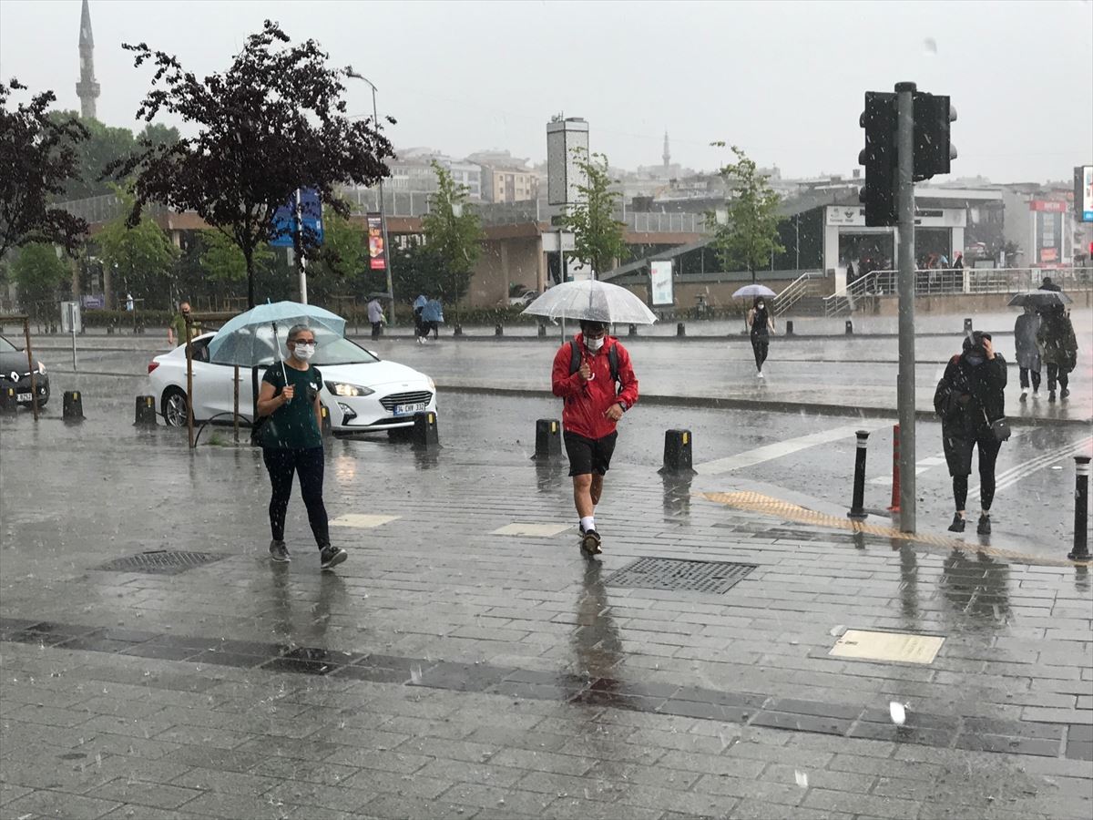 İstanbul'da sağanak etkili oldu