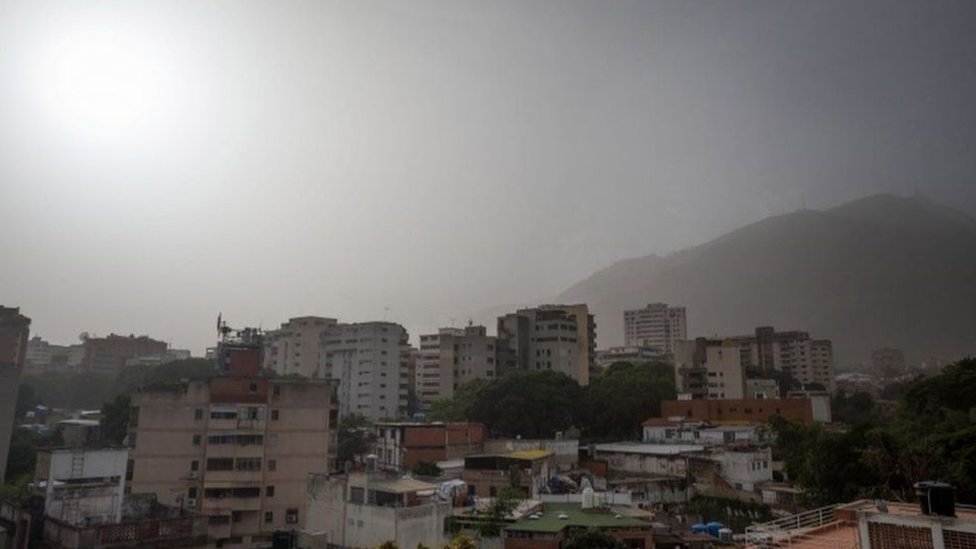 Sahra Çölü'nden kalkan toz bulutları Karayipler'in üzerini kararttı