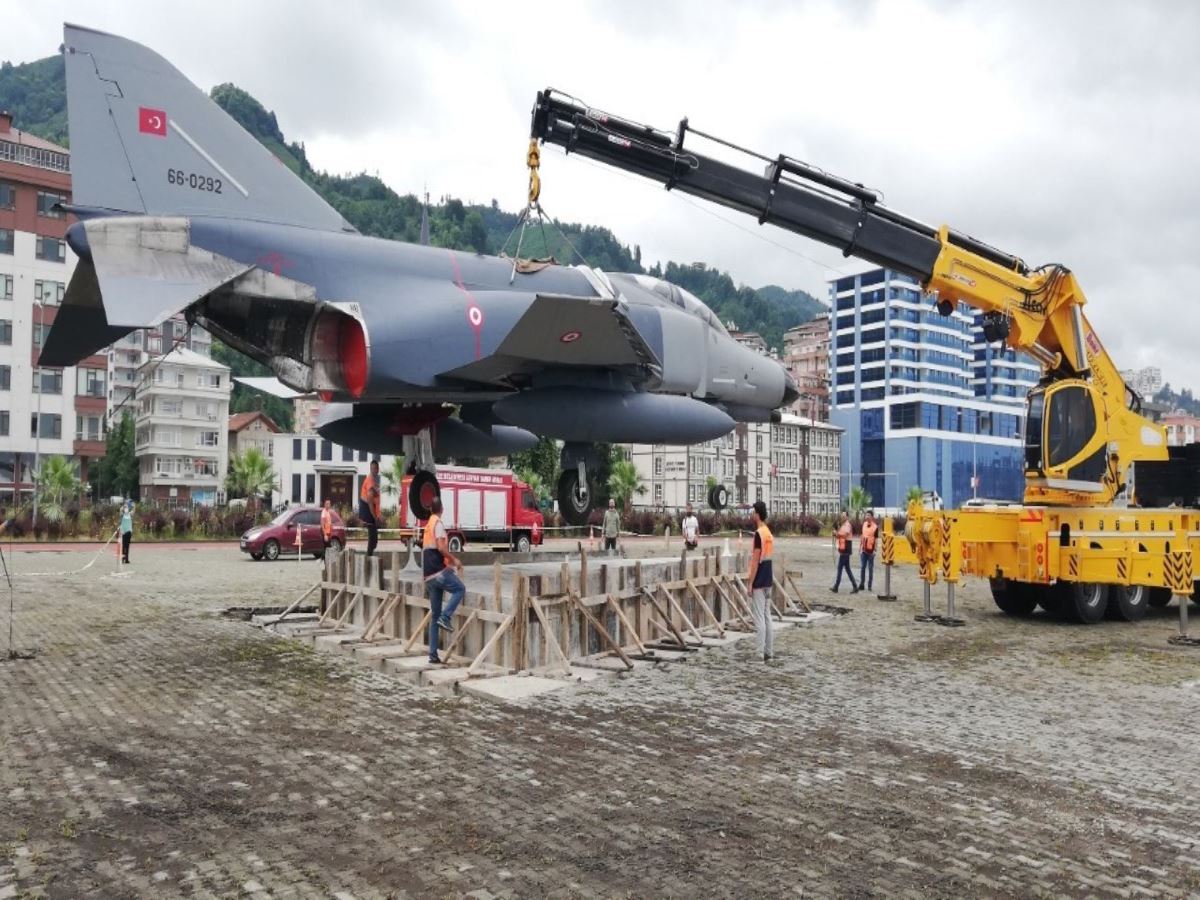 F-4 phantom-II savaş uçağı  Rize'de ziyaretçilerini ağırlayacak