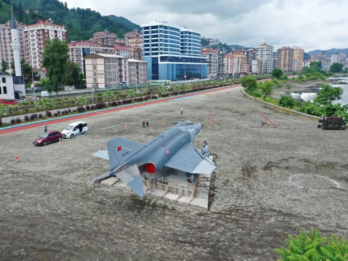 F-4 phantom-II savaş uçağı  Rize'de ziyaretçilerini ağırlayacak