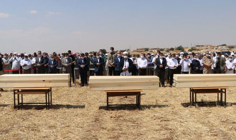 Konya’daki kazada hayatını kaybeden tarım işçileri, yan yana toprağa verildi