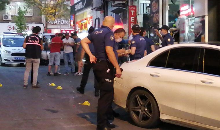 Motosikletli saldırgan dehşet saçtı: 1’i çocuk 3 yaralı