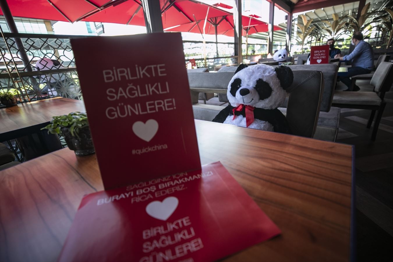 Sosyal mesafeye "pandalı" önlem