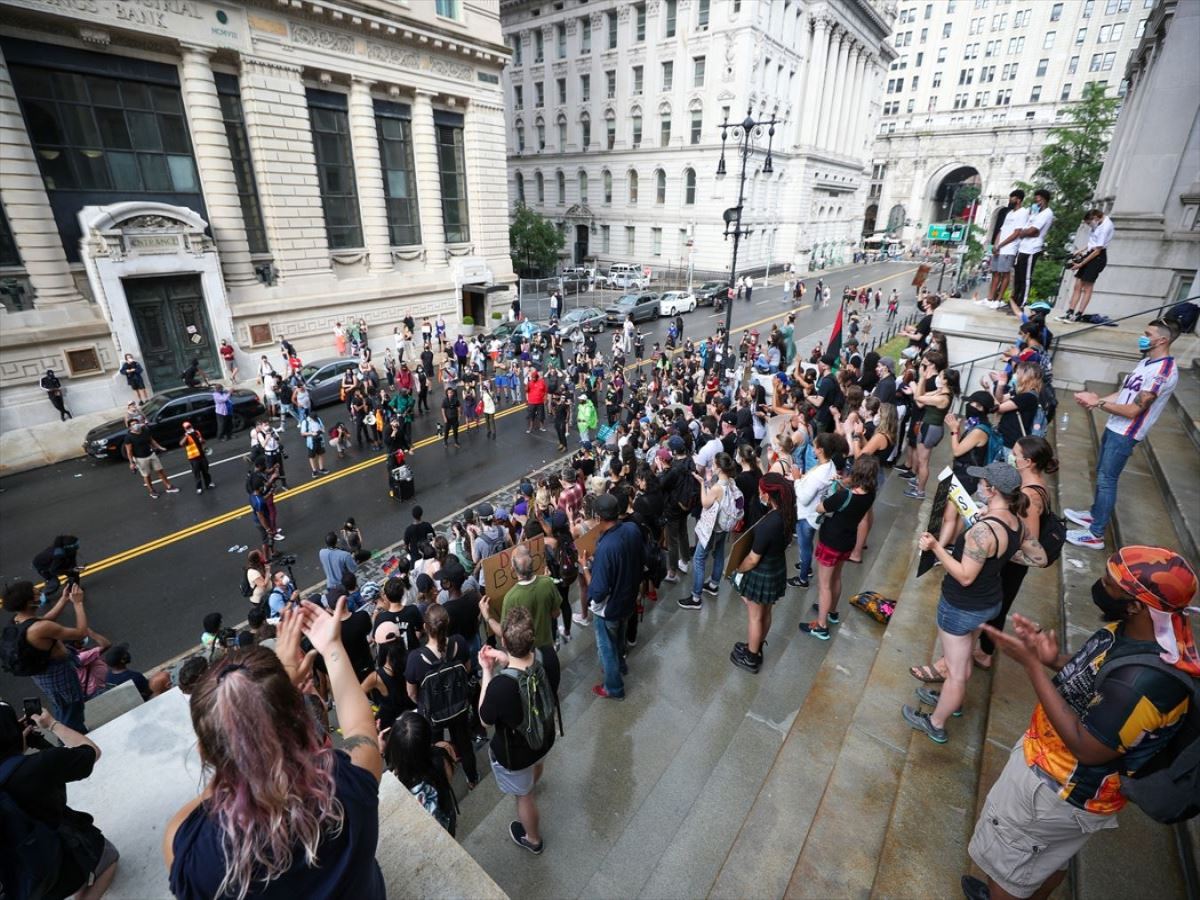 New York belediye binası önündeki "George Floyd" protestoları devam ediyor