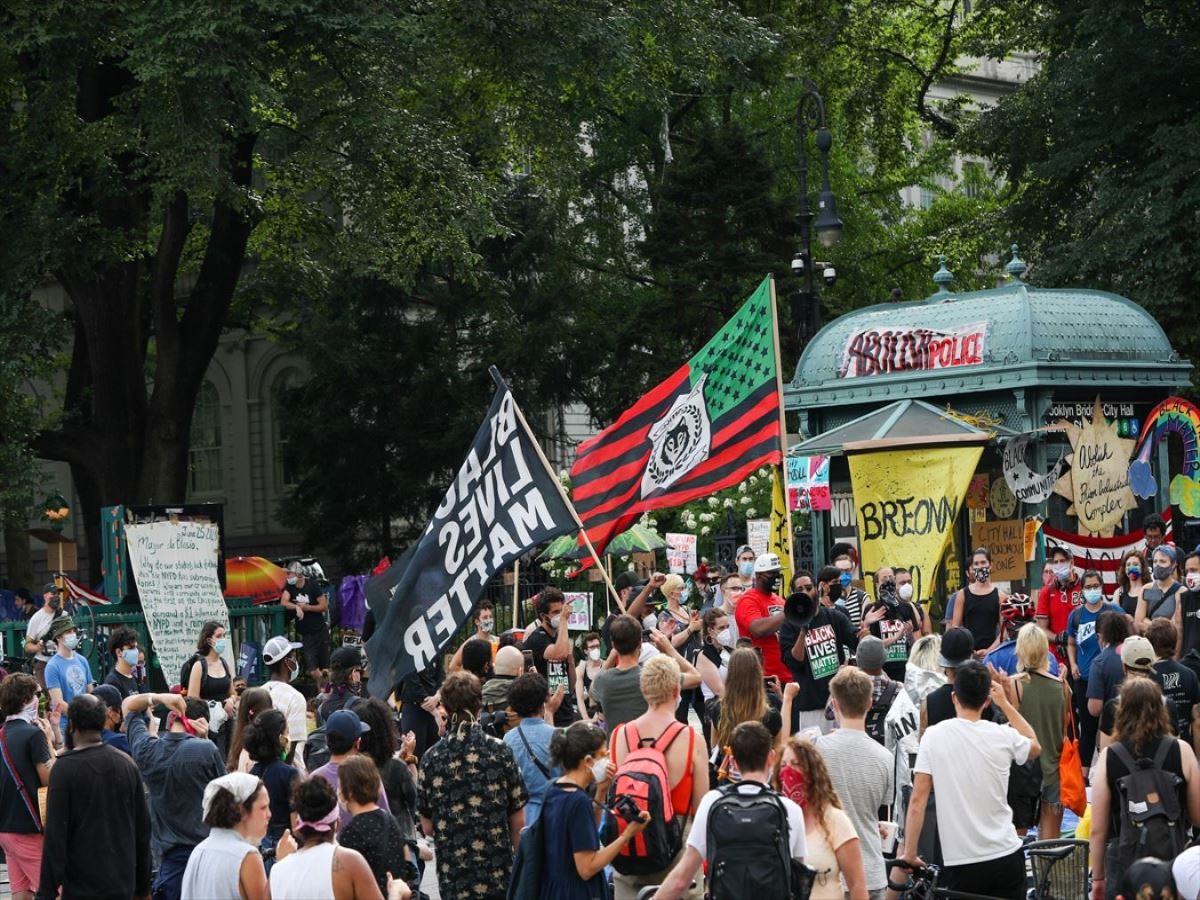 New York belediye binası önündeki "George Floyd" protestoları devam ediyor