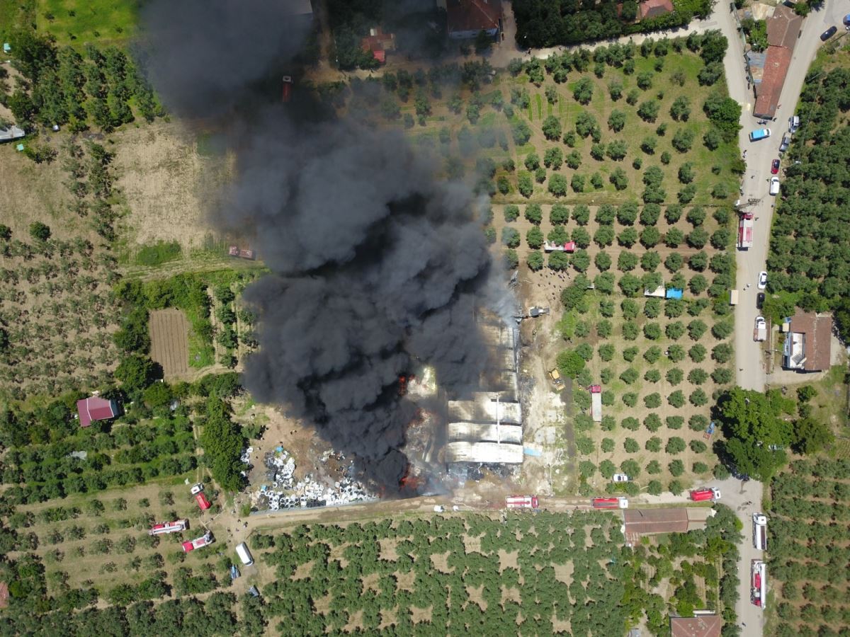 Bursa'da geri dönüşüm tesisi küle döndü