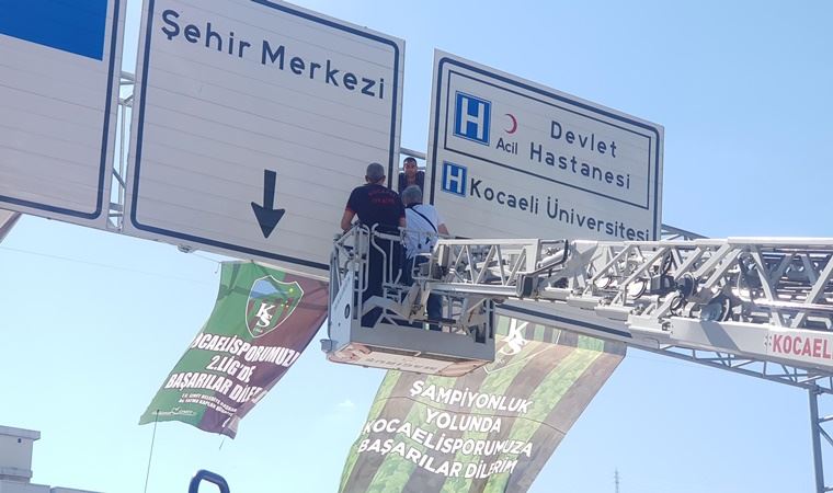 Eşi terk edince yol tabelasında intihara kalkıştı