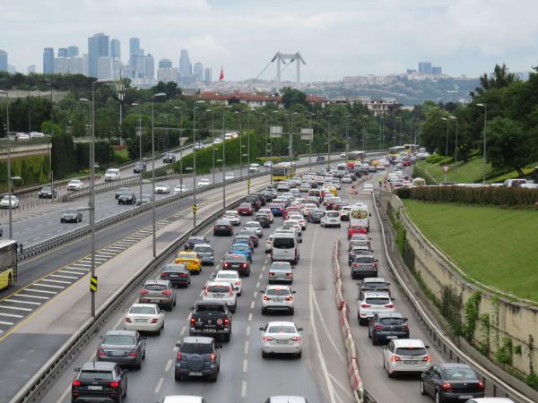 Normalleşme sürecinin 3. gününde trafik yoğunluğu