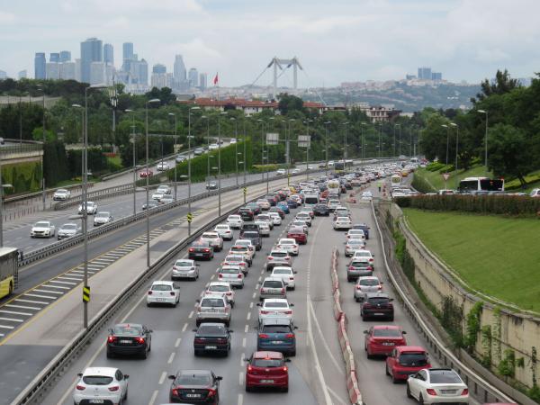 Normalleşme sürecinin 3. gününde trafik yoğunluğu