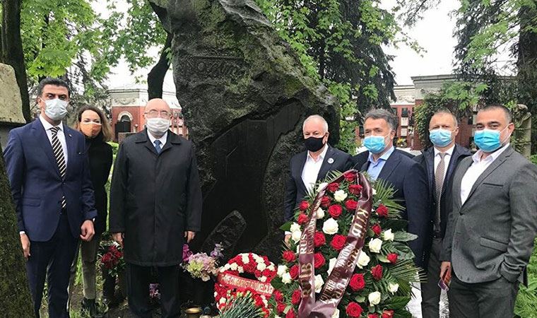 Nazım Hikmet ölümünün 57. yılında mezarı başında anıldı