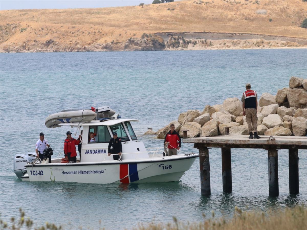 Van Gölü'nde bir teknenin kaybolduğu ihbarı üzerine başlatılan arama çalışması sürüyor