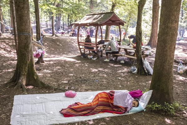 Belgrad Ormanı tıklım tıklım doldu... Uzun araç kuyrukları oluştu