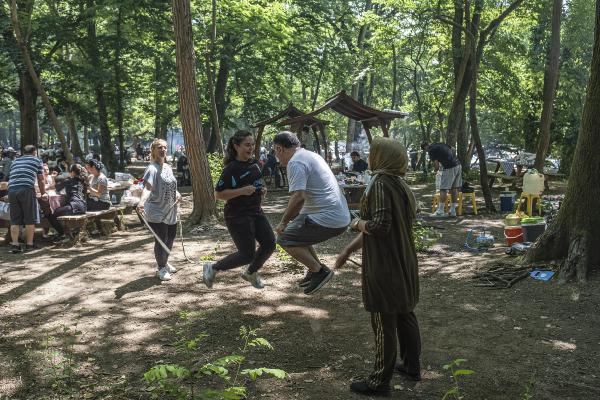 Belgrad Ormanı tıklım tıklım doldu... Uzun araç kuyrukları oluştu