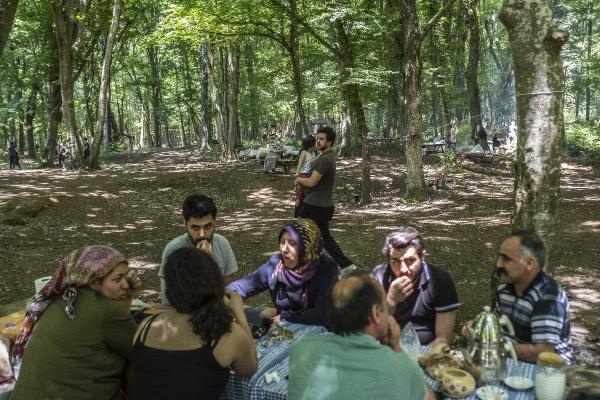 Belgrad Ormanı tıklım tıklım doldu... Uzun araç kuyrukları oluştu