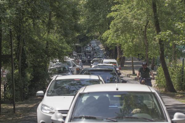 Belgrad Ormanı tıklım tıklım doldu... Uzun araç kuyrukları oluştu