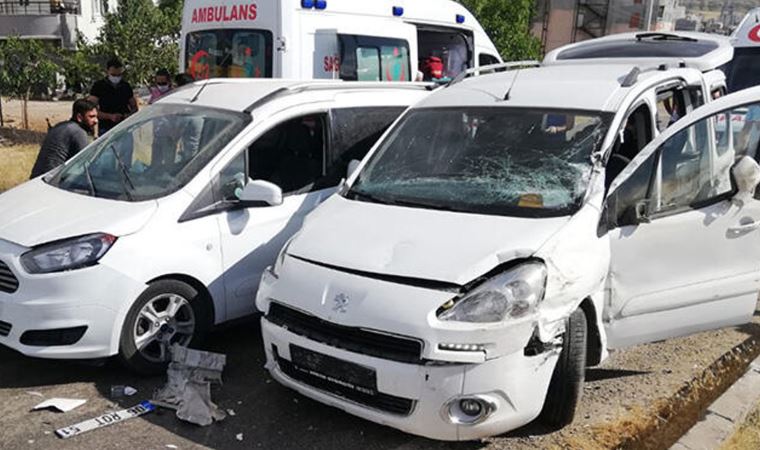 Siirt'te HDP konvoyunda trafik kazası: 6 yaralı