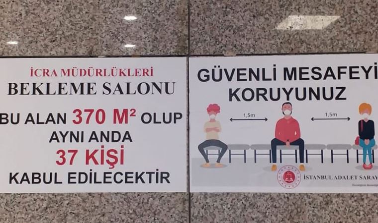 İstanbul Adalet Sarayı'nda asılan cinsiyetçi afişlere tepki