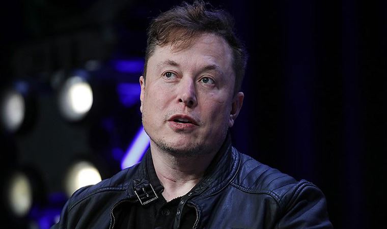 Elon Musk, insan beynini bilgisayara bağlayacak Neuralink için tarih verdi