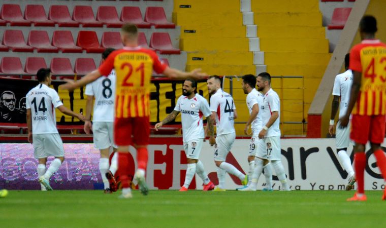 Kayserispor 9 kişiyle 1-1'i buldu