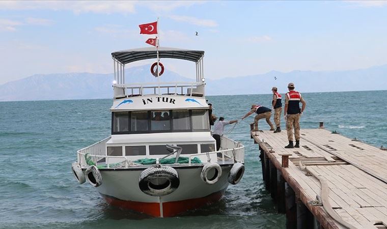 Van Gölü'ndeki tekne faciasında ölü sayısı 33'e yükseldi