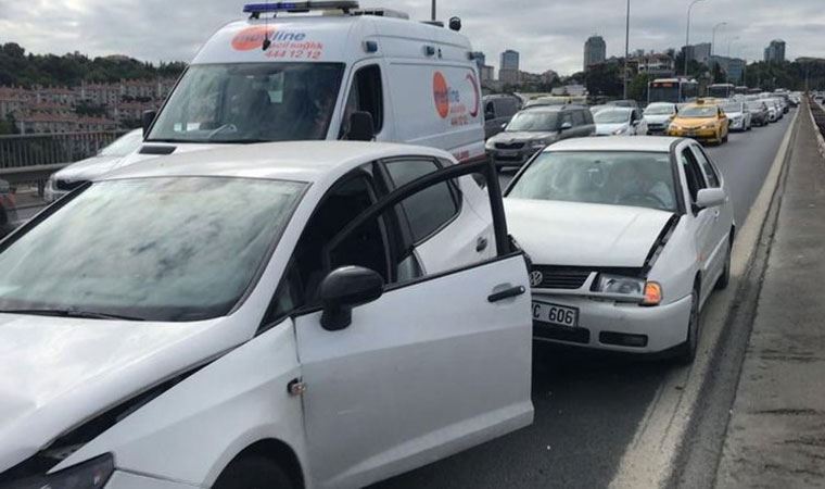 Köprüyü trafiğe kapatan zincirleme kaza