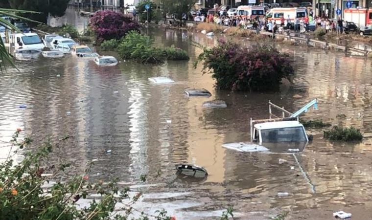 İtalya'nın Sicilya Adası'nı sel vurdu: 2 ölü