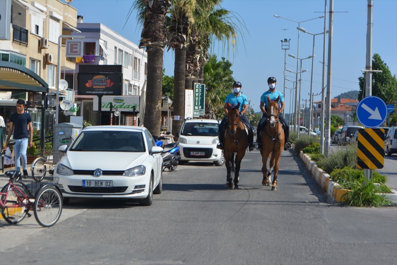 Sarımsaklı Plajları'nın güvenliği atlı jandarma timlerine emanet