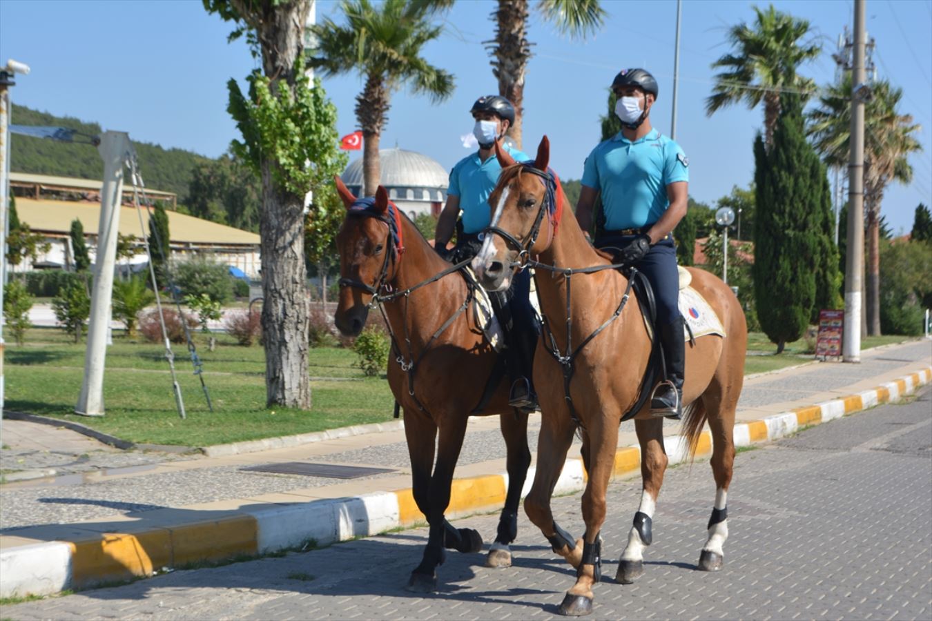 Sarımsaklı Plajları'nın güvenliği atlı jandarma timlerine emanet