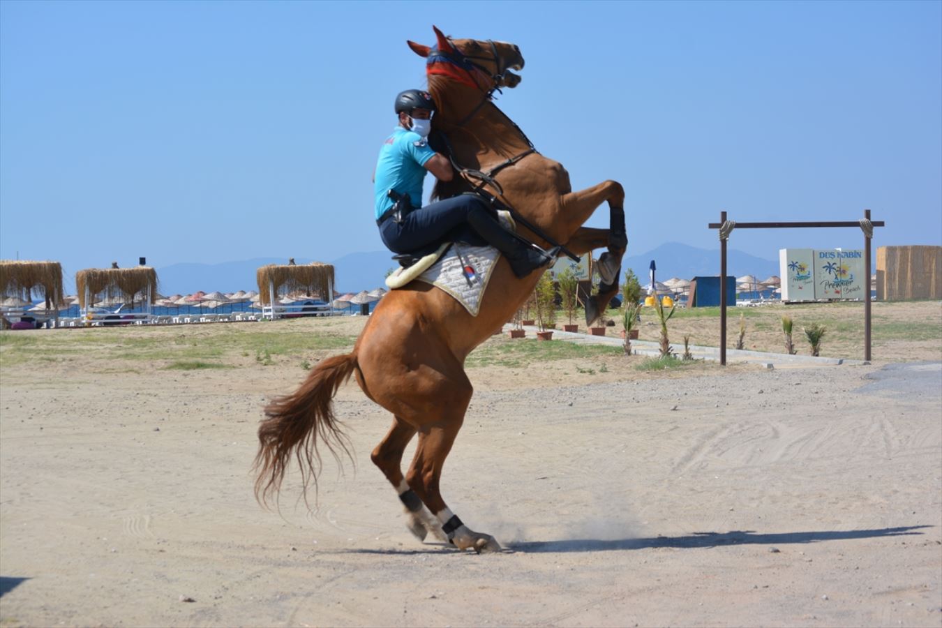 Sarımsaklı Plajları'nın güvenliği atlı jandarma timlerine emanet