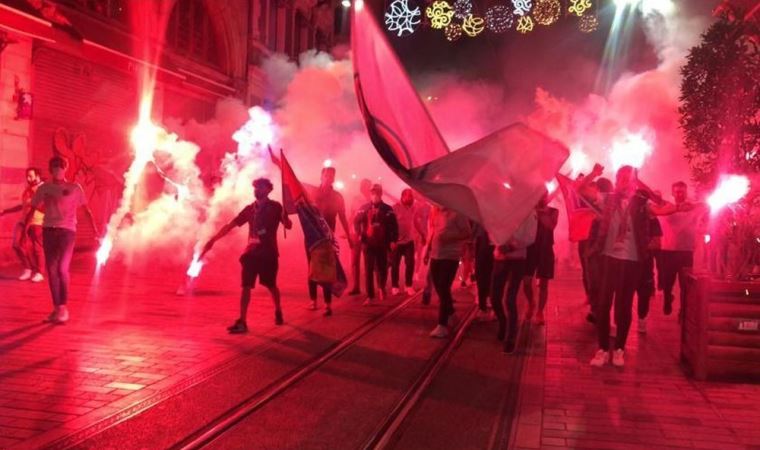 1453  Grubu şampiyonluğu Taksim’de kutladı