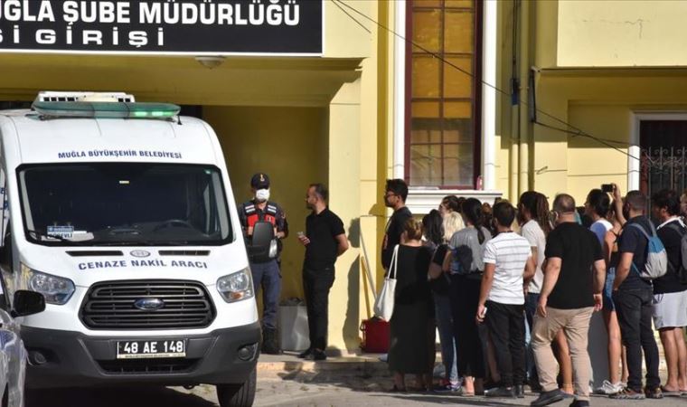 Pınar Gültekin'in cenazesi  Muğla Adli Kurumundaki işlemlerin ardından ailesine teslim edildi