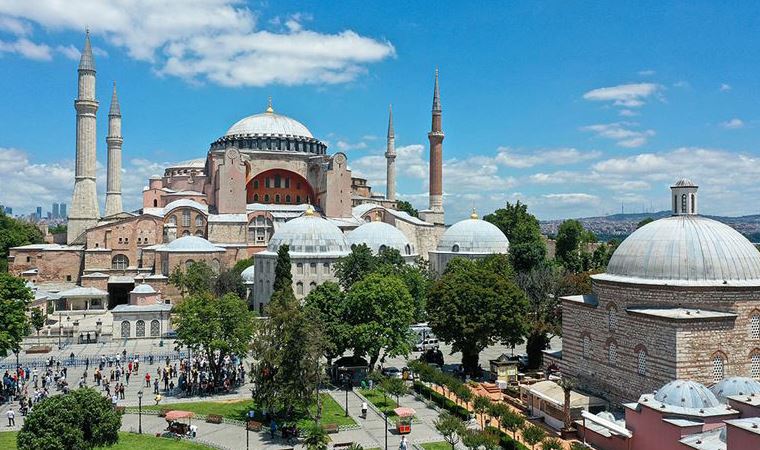 Ayasofya'da görev yapacak imam ve müezzinler belli oldu