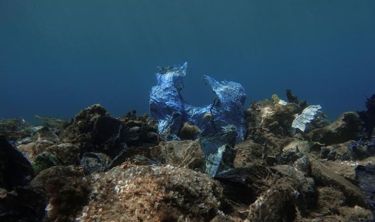 Akdeniz'e her yıl yarım milyon ton plastik atık ekleniyor