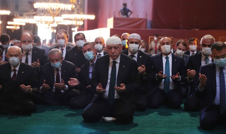 Eski AKP'li vekilden Ayasofya yorumu: İki amaçları vardı