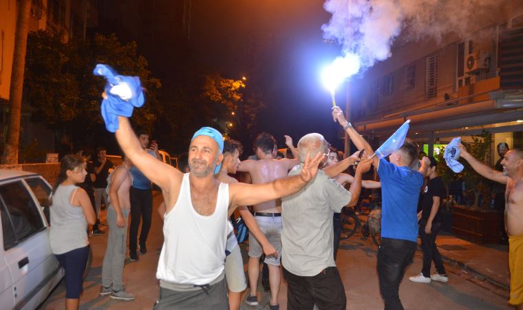 Demirspor finale kaldı, sosyal mesafe unutuldu