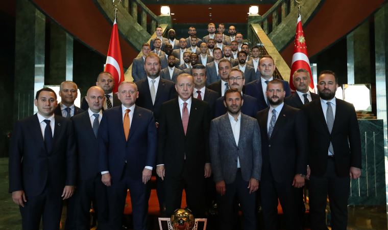 Cumhurbaşkanı Erdoğan, Başakşehir'i kabul etti