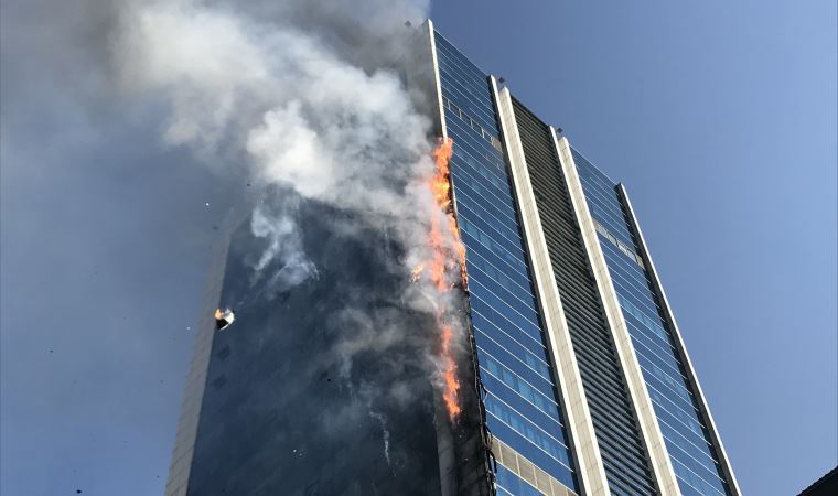 Ankara'daki plazada yangın!