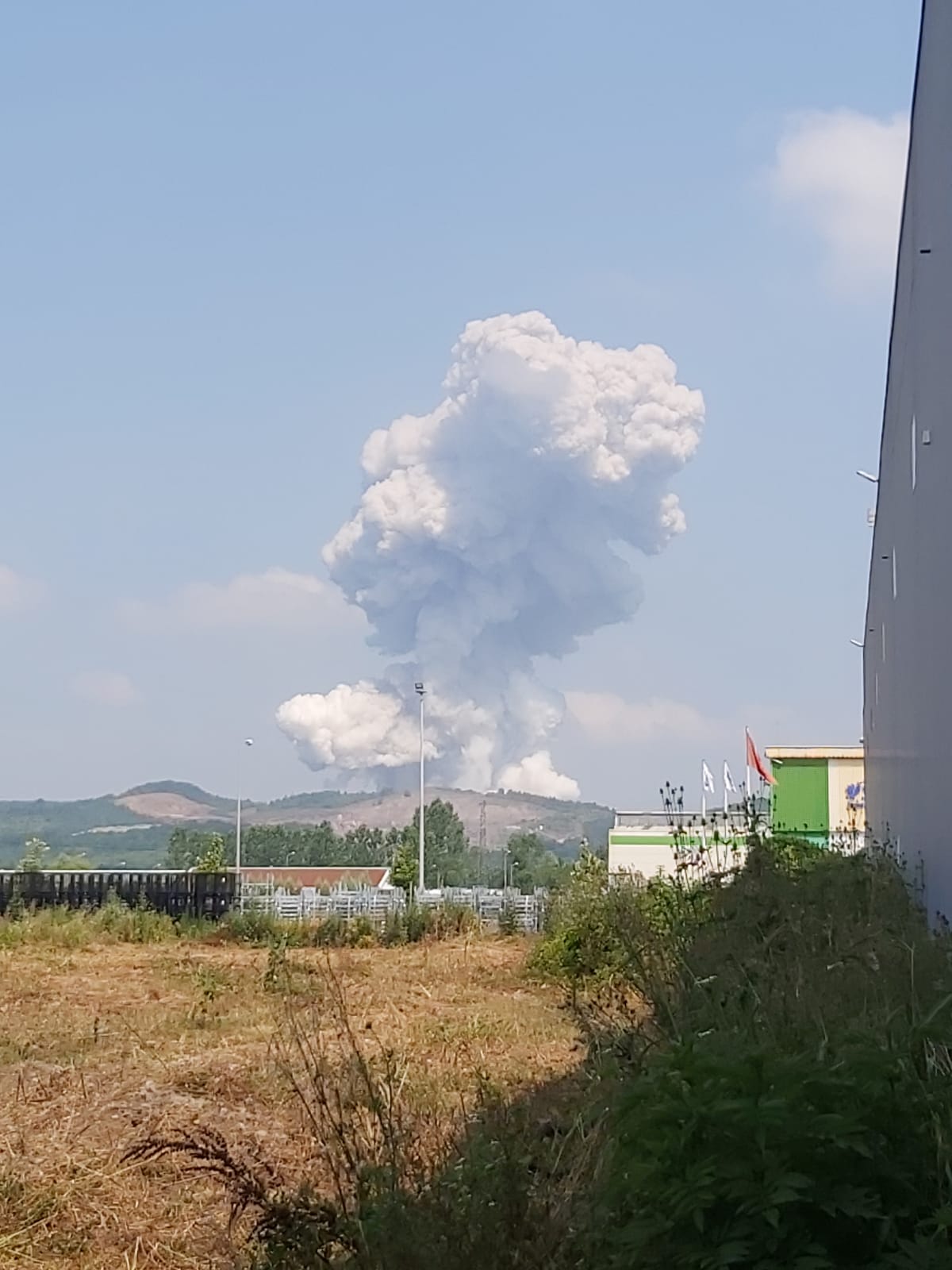 Hendek’te havai fişek fabrikasında patlama olay yerinden kareler