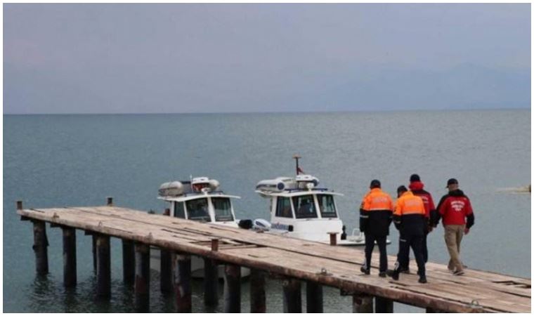 Van Gölü'nde kaybolan tekneyle ilgili gözaltına alınan 3 kişi tutuklandı