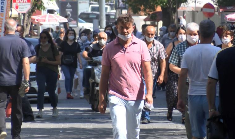 Bakan Koca'nın vakaların arttığını söylediği Bursa'da maske kuralına uyulmuyor