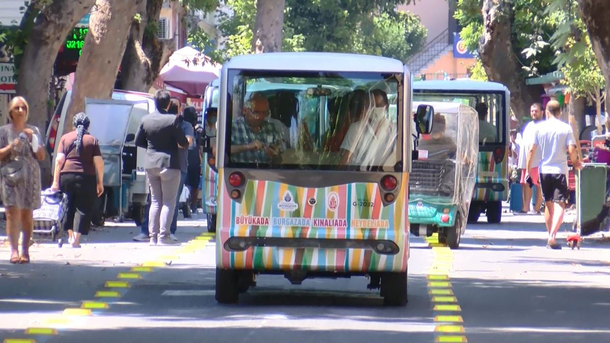 Büyükada'da elektrikli araçlar seferlerine başladı