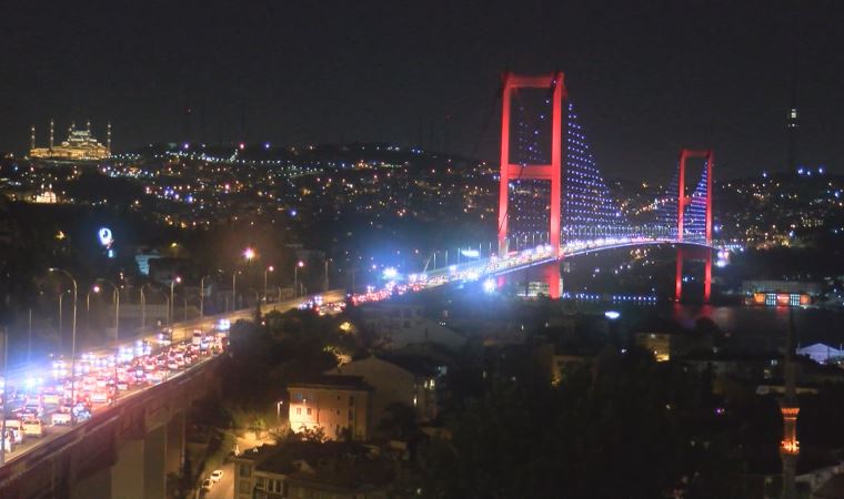 İstanbul'da bayram trafiği gece de devam etti