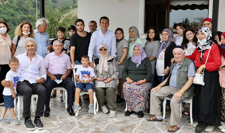 Ekrem İmamoğlu bayram ziyaretini doğduğu köye yaptı