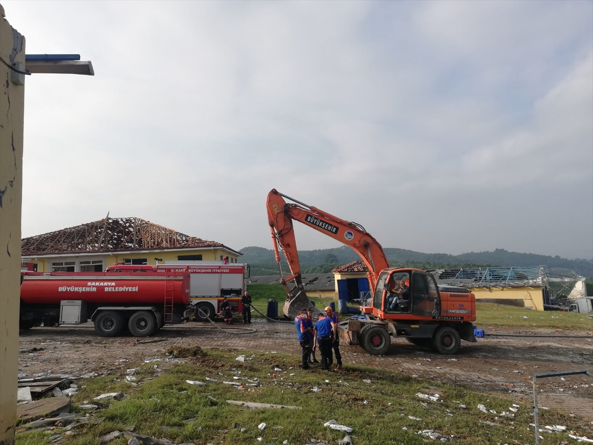 Sakarya'da havai fişek fabrikası: Soğutma ve enkaz kaldırma çalışmaları sürüyor