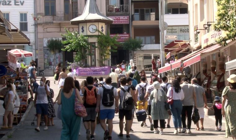 Güneşli havayı fırsat bilen İstanbullular Adalar’a akın etti