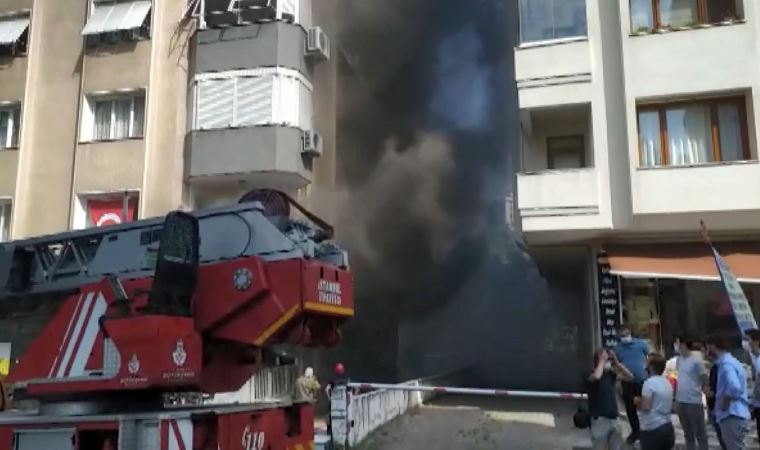 Kadıköy'de tuhafiye dükkanında yangın