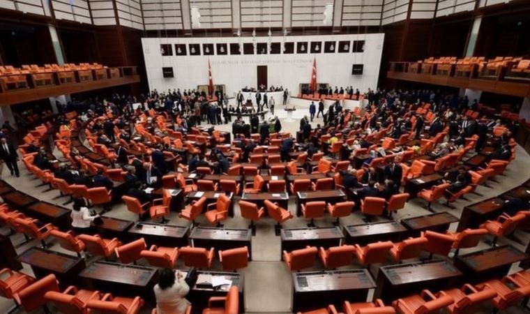 Çoklu baro teklifi 4 gün 52 saat görüşme sonunda Adalet Komisyonu'nda kabul edildi: CHP aynen yasalaşırsa AYM'ye başvuracak