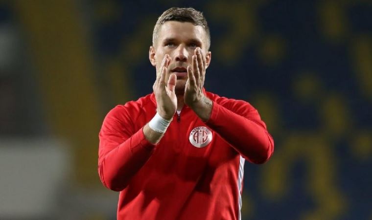 Antalyaspor'da şok; Podolski sezonu kapattı