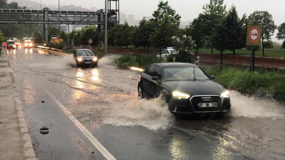 Doğu Marmara ve Batı Karadeniz'de sağanak etkili oluyor